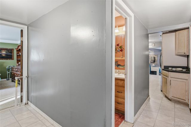 21211 Ardmore Park Drive, St. Clair Shores, MI 48081