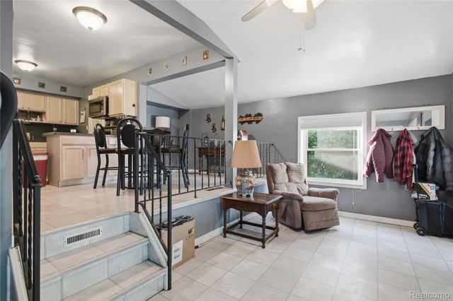 21211 Ardmore Park Drive, St. Clair Shores, MI 48081