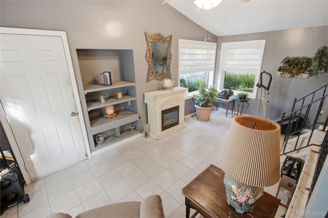 21211 Ardmore Park Drive, St. Clair Shores, MI 48081