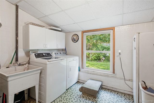 21211 Ardmore Park Drive, St. Clair Shores, MI 48081