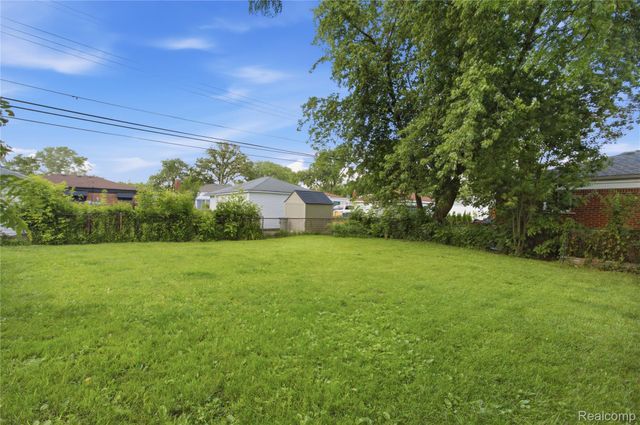21211 Ardmore Park Drive, St. Clair Shores, MI 48081