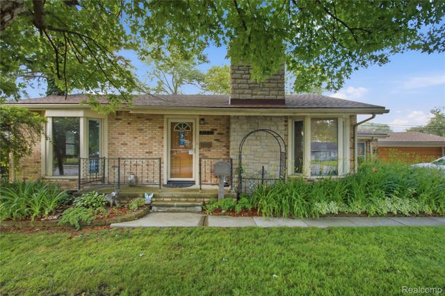 21211 Ardmore Park Drive, St. Clair Shores, MI 48081