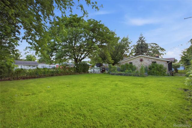 21211 Ardmore Park Drive, St. Clair Shores, MI 48081