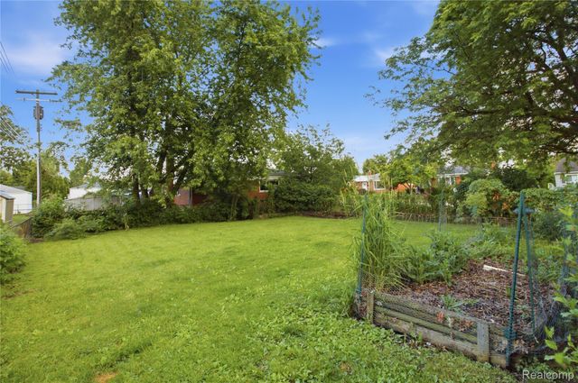 21211 Ardmore Park Drive, St. Clair Shores, MI 48081