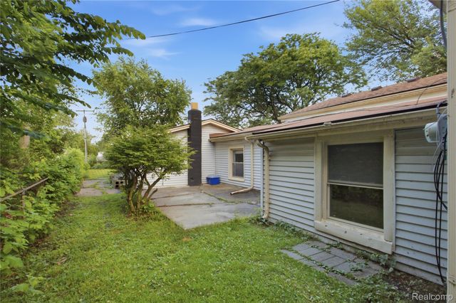 21211 Ardmore Park Drive, St. Clair Shores, MI 48081