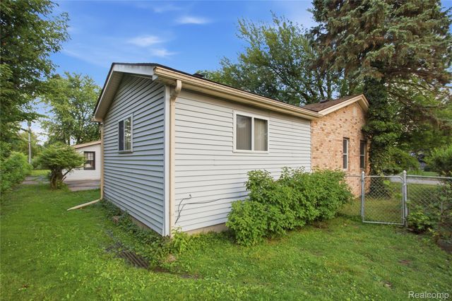 21211 Ardmore Park Drive, St. Clair Shores, MI 48081