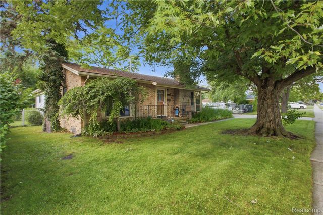 21211 Ardmore Park Drive, St. Clair Shores, MI 48081