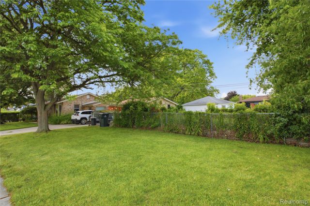 21211 Ardmore Park Drive, St. Clair Shores, MI 48081