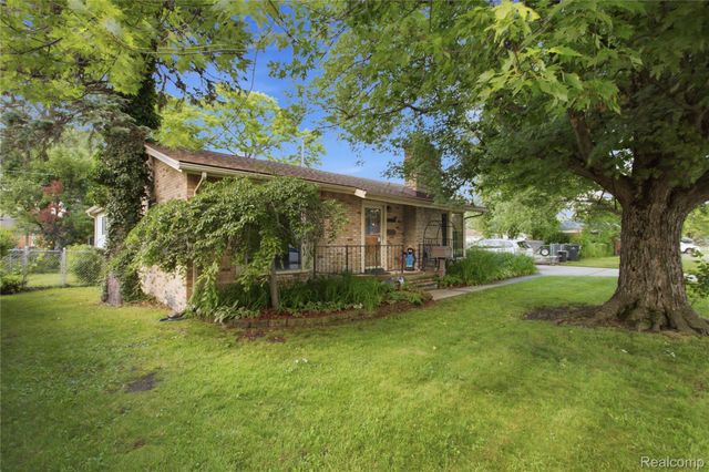 21211 Ardmore Park Drive, St. Clair Shores, MI 48081