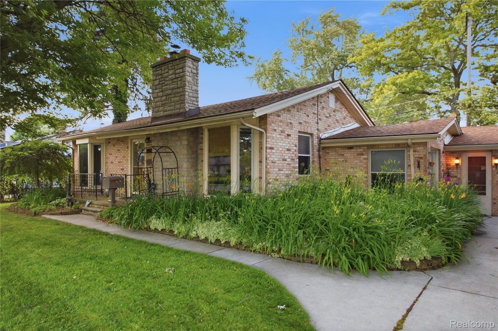 21211 Ardmore Park Drive, St. Clair Shores, MI 48081