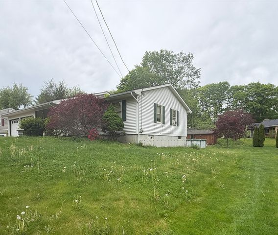 52 Locust Ave, Southbridge, MA 01550