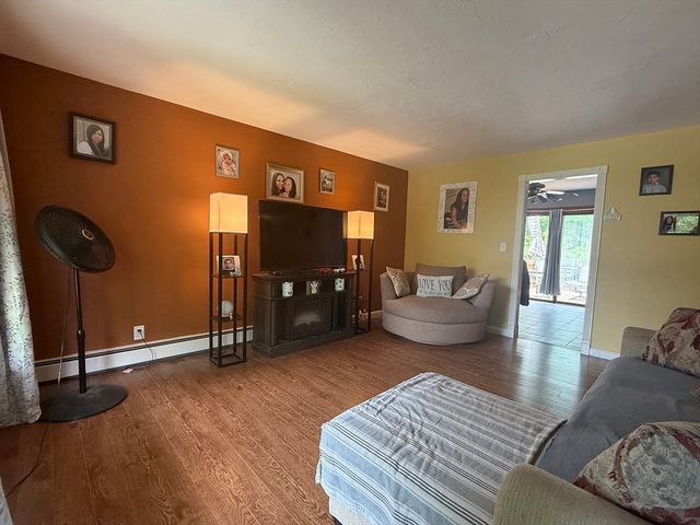 52 Locust Ave, Southbridge, MA 01550