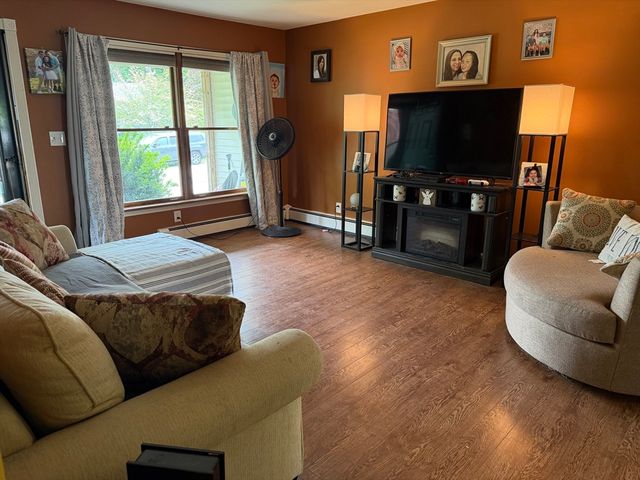 52 Locust Ave, Southbridge, MA 01550