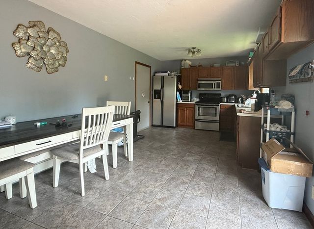52 Locust Ave, Southbridge, MA 01550