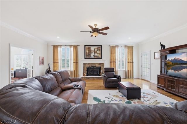 1 Beehive Ln, Raritan Twp., NJ 08822