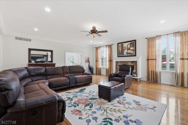 1 Beehive Ln, Raritan Twp., NJ 08822