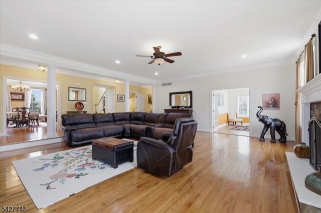 1 Beehive Ln, Raritan Twp., NJ 08822
