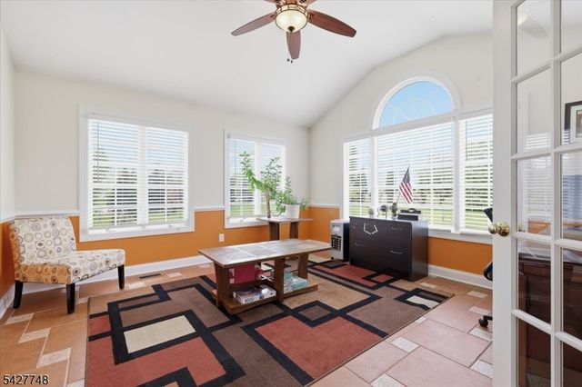 1 Beehive Ln, Raritan Twp., NJ 08822