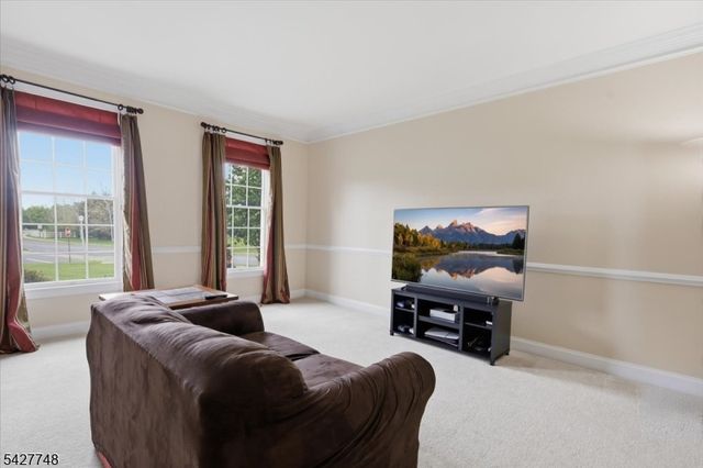 1 Beehive Ln, Raritan Twp., NJ 08822