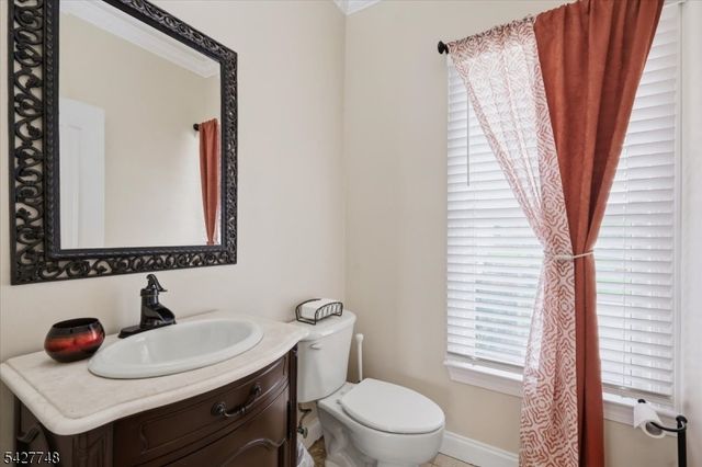 1 Beehive Ln, Raritan Twp., NJ 08822
