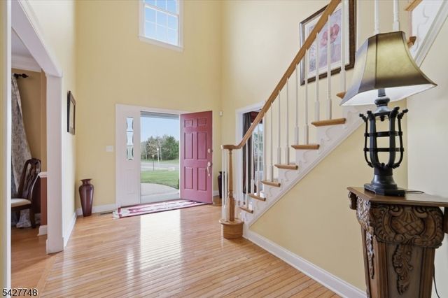 1 Beehive Ln, Raritan Twp., NJ 08822