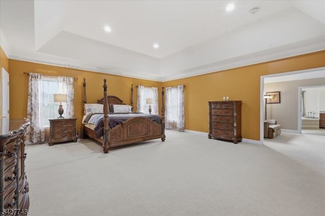 1 Beehive Ln, Raritan Twp., NJ 08822