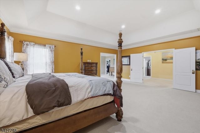 1 Beehive Ln, Raritan Twp., NJ 08822