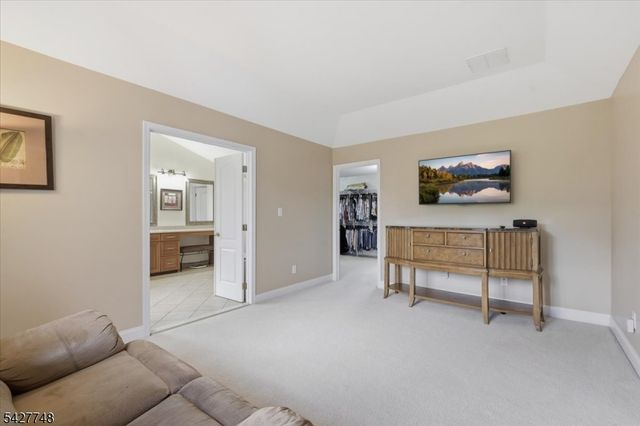 1 Beehive Ln, Raritan Twp., NJ 08822
