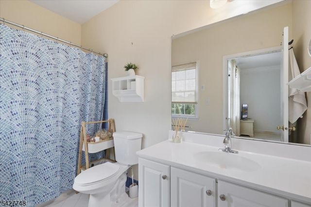 1 Beehive Ln, Raritan Twp., NJ 08822