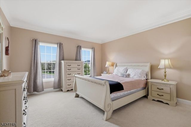 1 Beehive Ln, Raritan Twp., NJ 08822