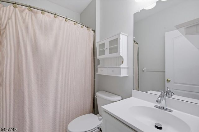 1 Beehive Ln, Raritan Twp., NJ 08822
