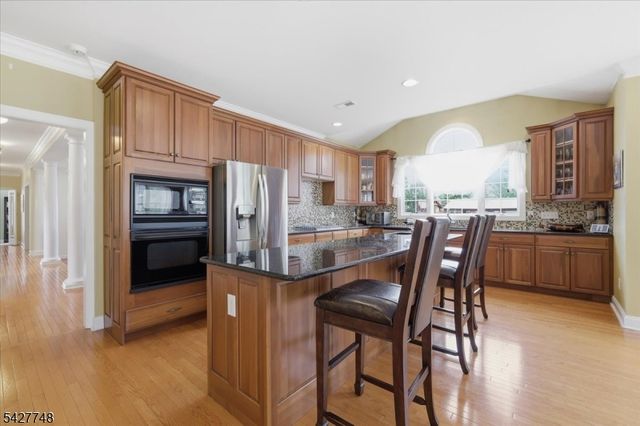 1 Beehive Ln, Raritan Twp., NJ 08822