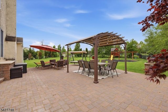 1 Beehive Ln, Raritan Twp., NJ 08822