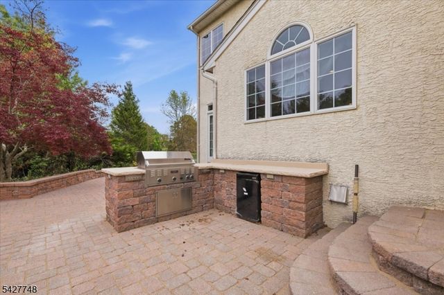1 Beehive Ln, Raritan Twp., NJ 08822