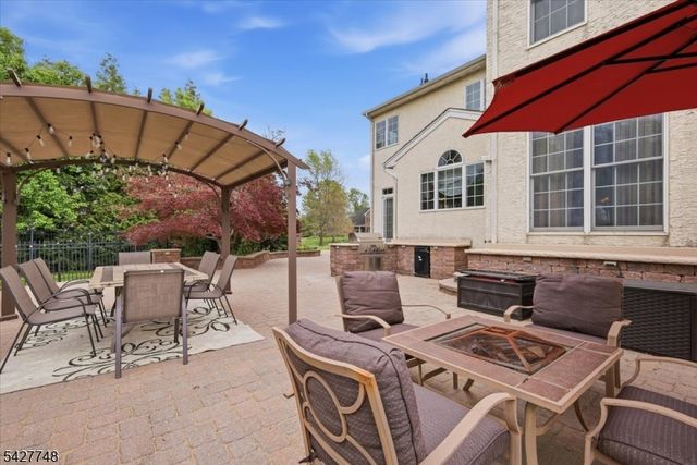 1 Beehive Ln, Raritan Twp., NJ 08822