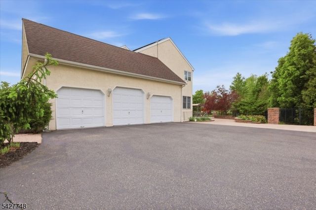 1 Beehive Ln, Raritan Twp., NJ 08822