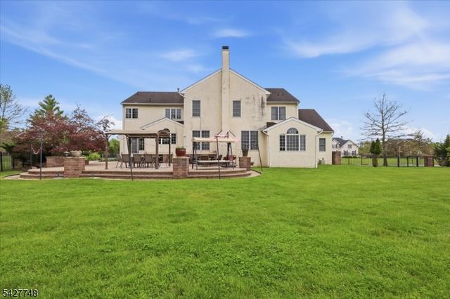 1 Beehive Ln, Raritan Twp., NJ 08822