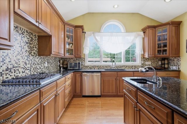 1 Beehive Ln, Raritan Twp., NJ 08822