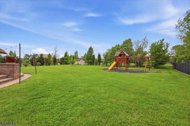1 Beehive Ln, Raritan Twp., NJ 08822