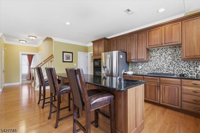 1 Beehive Ln, Raritan Twp., NJ 08822