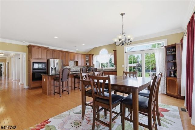 1 Beehive Ln, Raritan Twp., NJ 08822