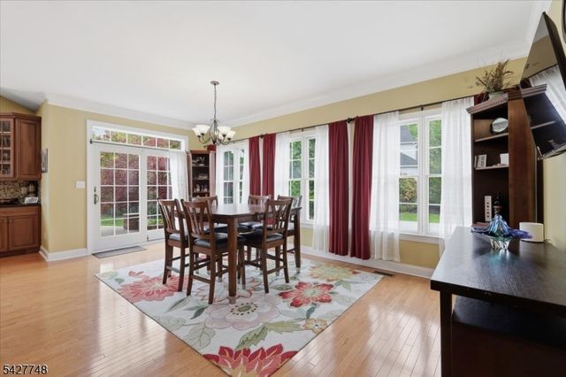 1 Beehive Ln, Raritan Twp., NJ 08822