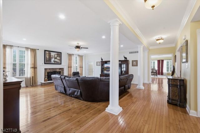 1 Beehive Ln, Raritan Twp., NJ 08822