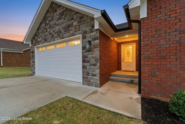 313 Oak Grove Dr, Bardstown, KY 40004