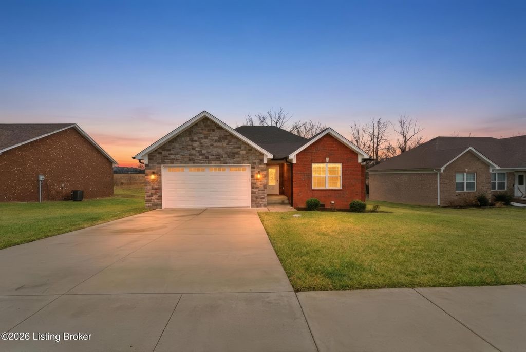 313 Oak Grove Dr, Bardstown, KY 40004