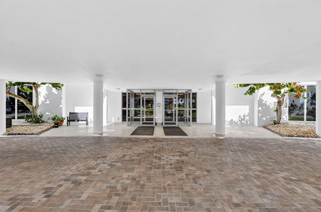 2851 S Ocean Boulevard T-2, Boca Raton, FL 33432