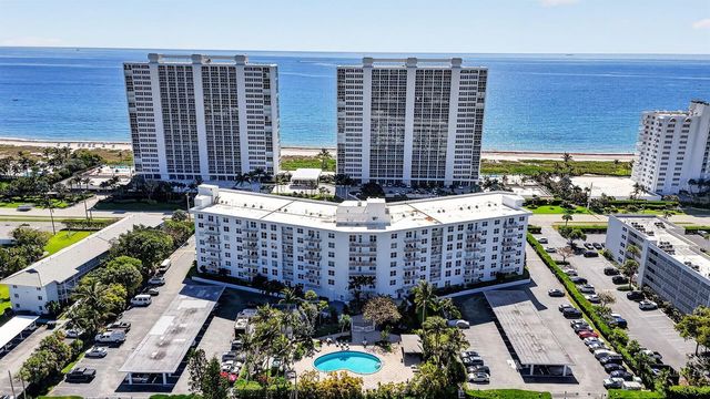 2851 S Ocean Boulevard T-2, Boca Raton, FL 33432