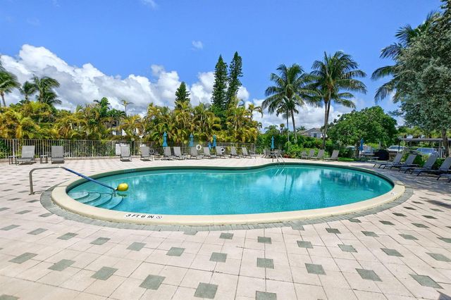 2851 S Ocean Boulevard T-2, Boca Raton, FL 33432