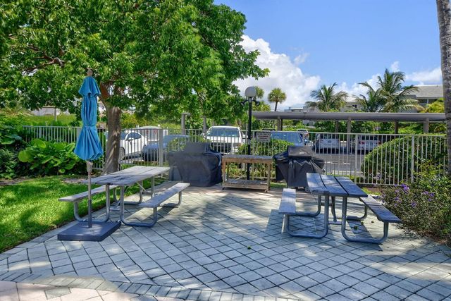 2851 S Ocean Boulevard T-2, Boca Raton, FL 33432