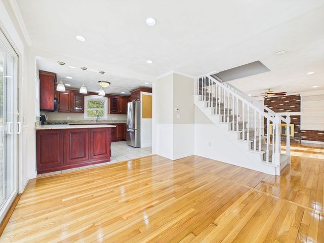 786 Wildwood Rd, New Bedford, MA 02745